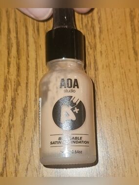 AOA Studio Buildable Satin Foundation In Sand BNIB